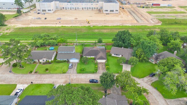 Building Photo - 7811 Westbank Ave
