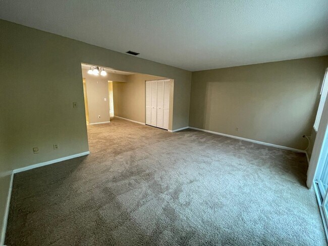 Building Photo - Townhome in Ormond Beach