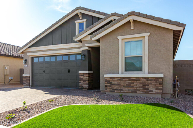 Building Photo - 34924 N Hawley Dr