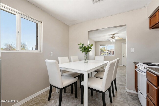 Building Photo - 1202 N 49th Pl