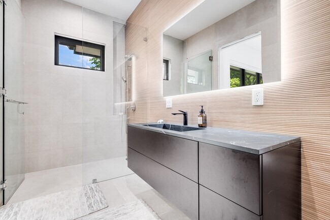 Building Photo - 16 Kumu Niu Pl