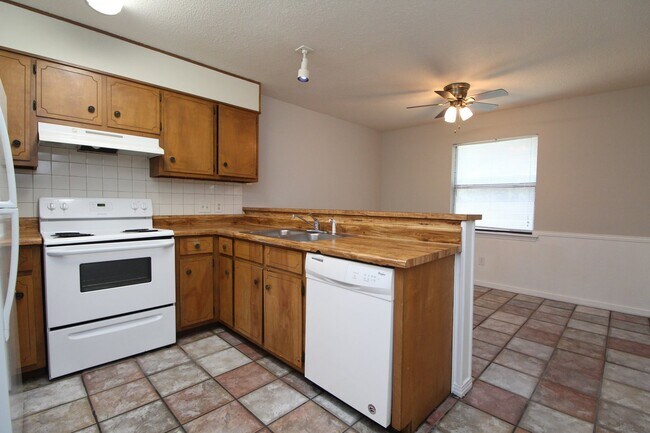 Building Photo - Spacious Tierra Villas Home with Vaulted Ceilings, Fireplace & Covered Patio