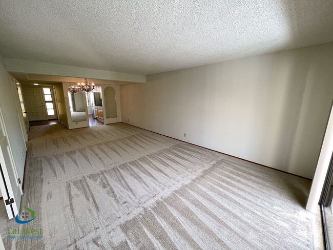 Building Photo - $2,695 - 2 Bed/2 Bath Retirement Resort Li...