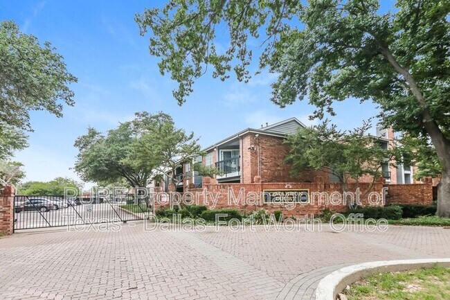 Building Photo - 18333 Roehampton Dr