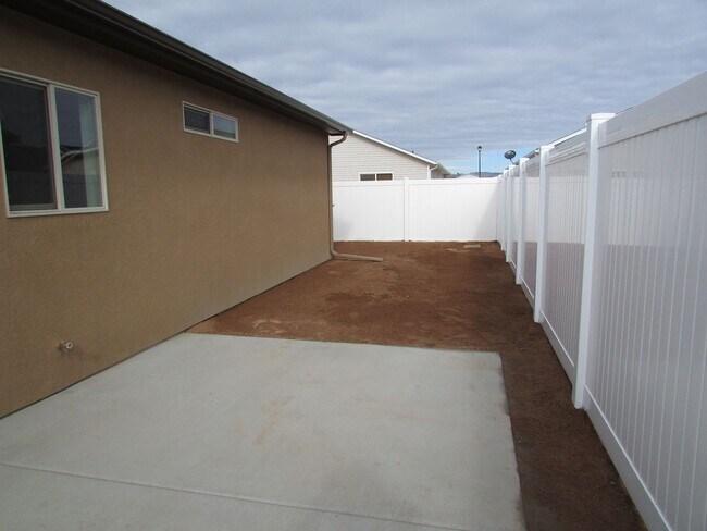 Building Photo - 2456 Hannah Ln