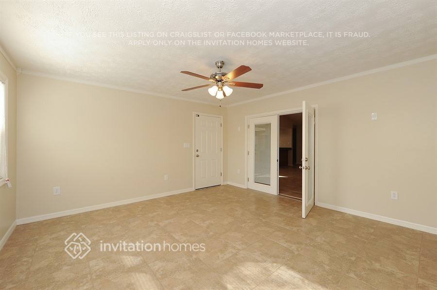Building Photo - 10840 Peppertree Ln