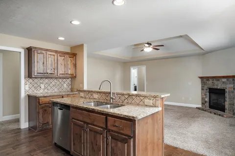 Building Photo - 4662 Oneida Dr