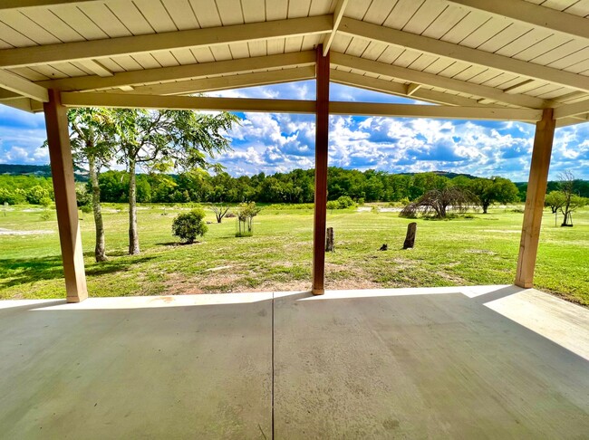 Building Photo - 3/2 Duplex on the River
