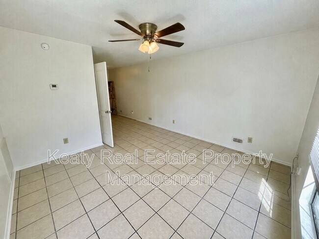 Building Photo - 118 Country Ln