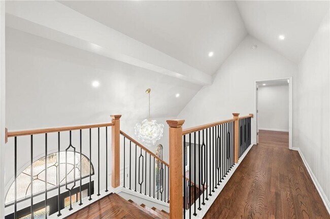 Building Photo - 459 Atlanta Country Club Dr