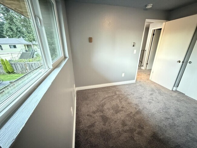 Building Photo - 1615 63rd St SE