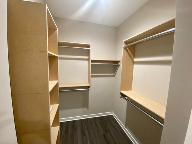 Building Photo - 3239 N Cedar Downs Ln