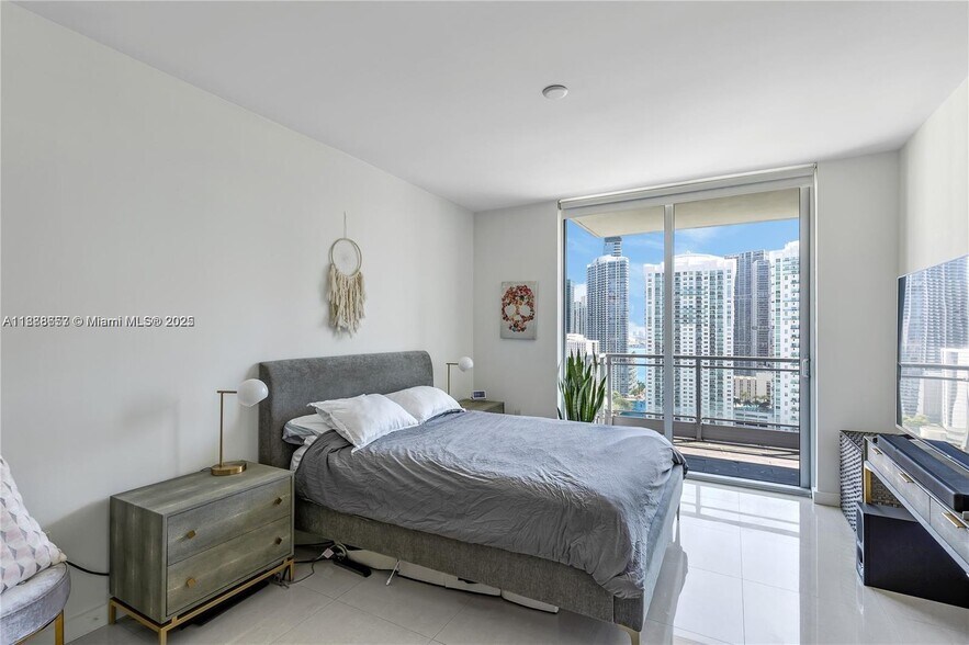 Building Photo - 92 SW 3rd St