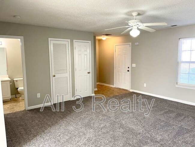 Building Photo - 333 Goldenrod Dr