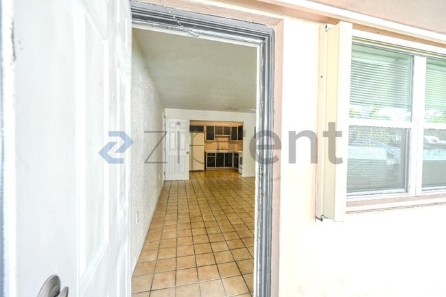 Building Photo - 6040 SW 26th St