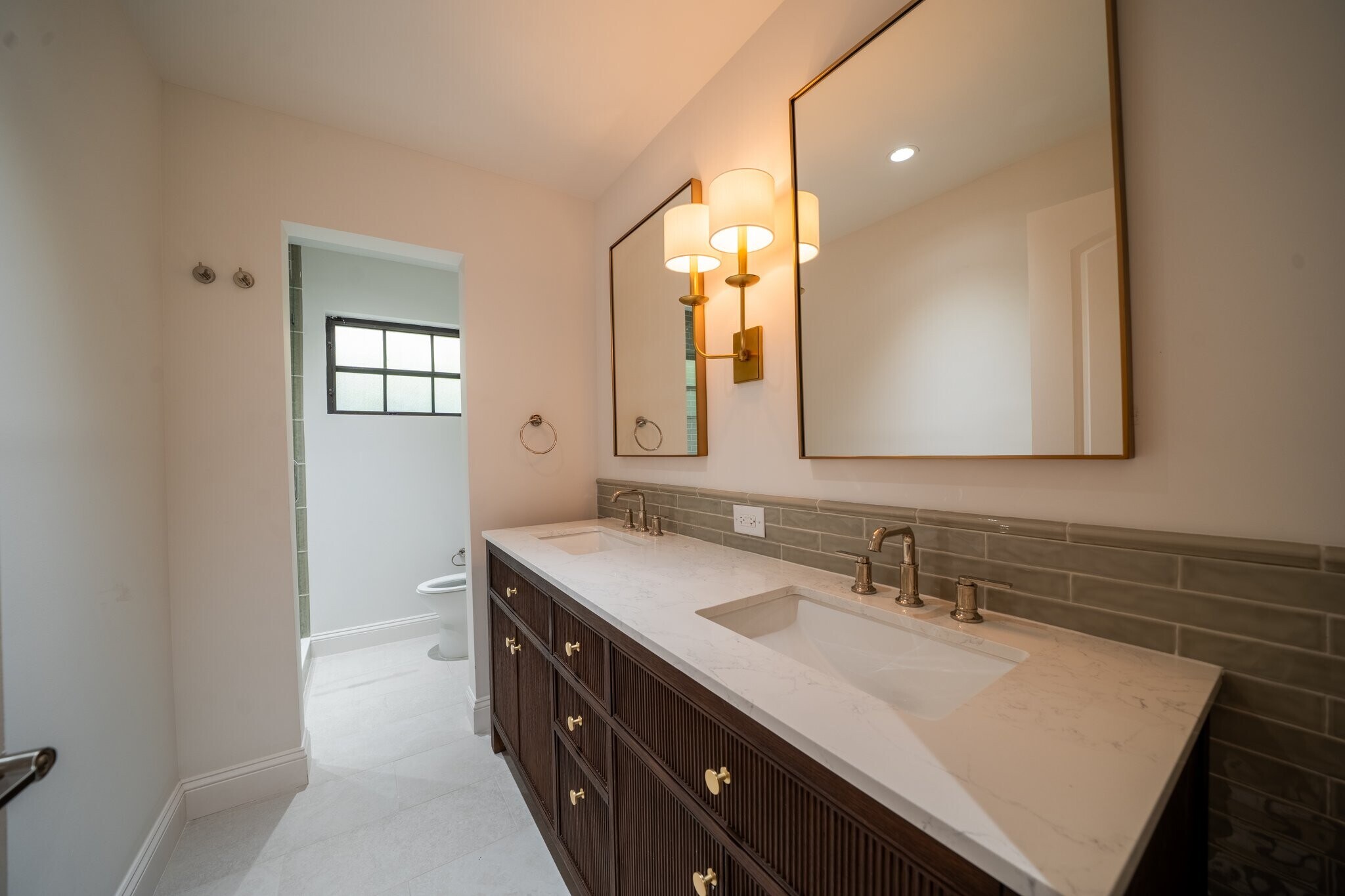 Building Photo - 1550 S Greenway Dr