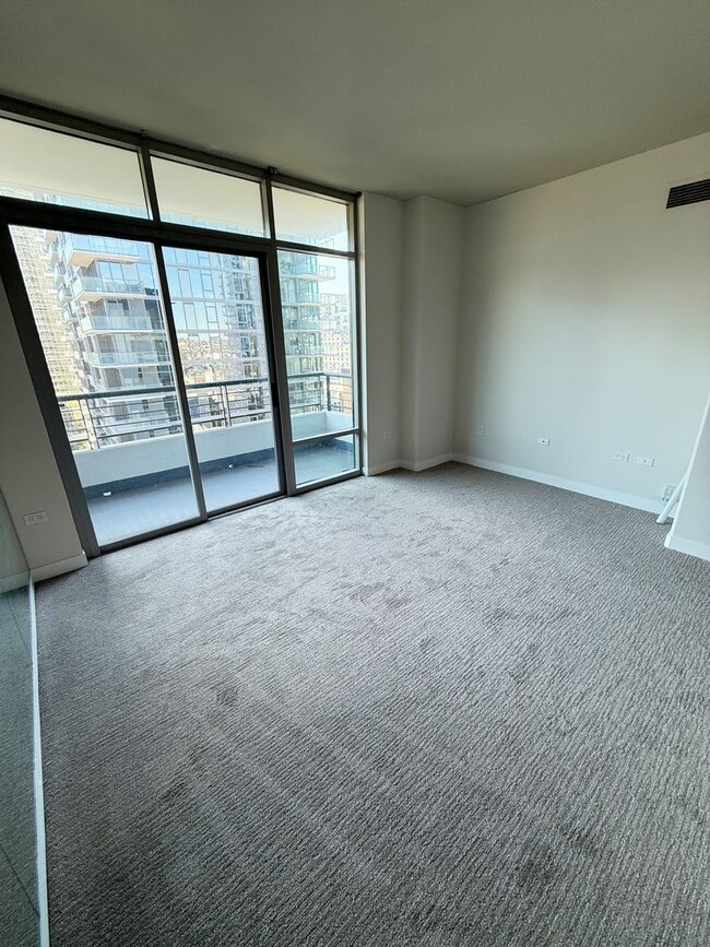 Building Photo - 2 Bed/1 Bath Condo for Rent at Acqua Vista!