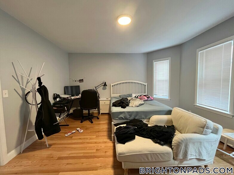 Building Photo - 29 Waverly St