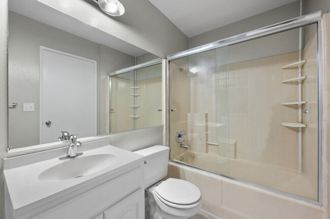 Building Photo - 850 Tamayo Dr