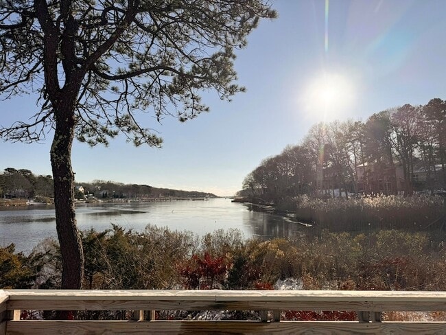 Building Photo - 225 SW Meadows