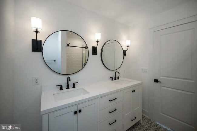 Building Photo - 9403 Pacific Elm St