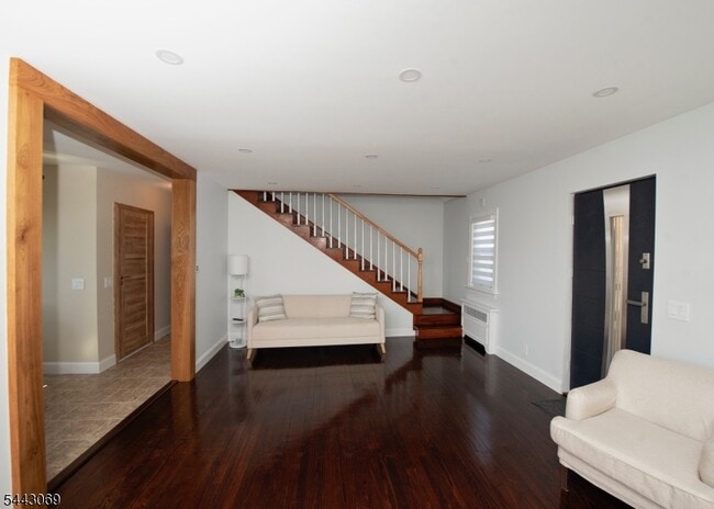 Building Photo - 6 Lakeview Terrace