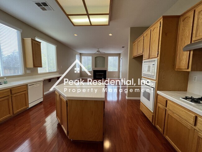 Building Photo - Wonderful Rocklin 4bd/2ba Home - Gated Com...