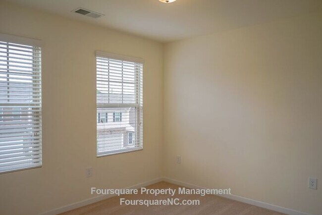 Building Photo - Spacious Single-Family Home with 1st Floor Office, Loft & Fenced Backyard , Includes Washer/Dryer
