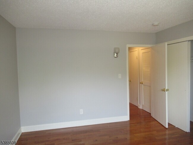 Building Photo - 133 Woods Edge Dr