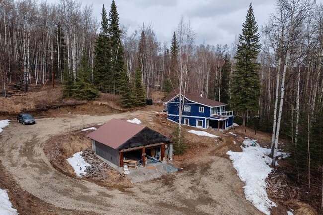 Building Photo - **Charming 2-Bedroom Duplex Unit in Fairbanks**