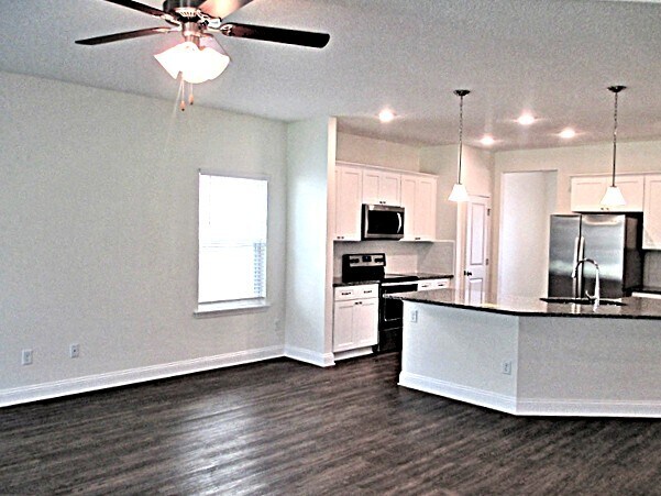 Building Photo - 907 Sunny Stroll Dr