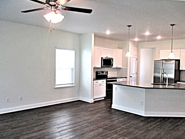 Building Photo - 907 Sunny Stroll Dr