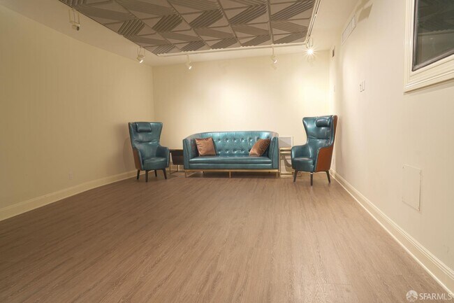 Building Photo - 2505 Divisadero St