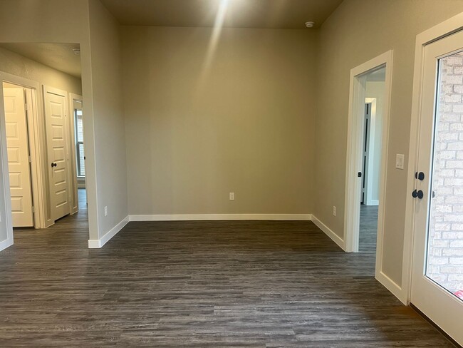 Building Photo - 3 bed 2 bath - Frenship ISD