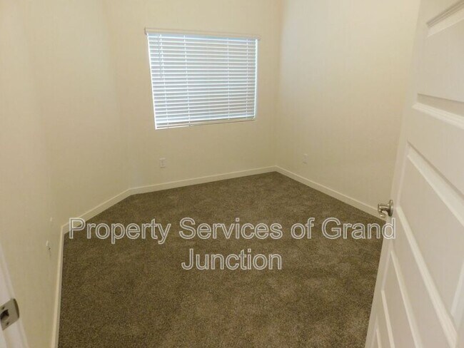 Building Photo - 662 Brookwillow Dr