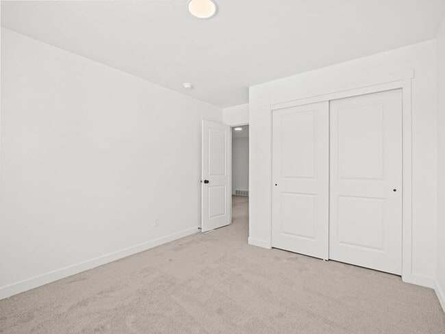 Building Photo - Beautiful 3-bedroom, 2.5-bath townhome