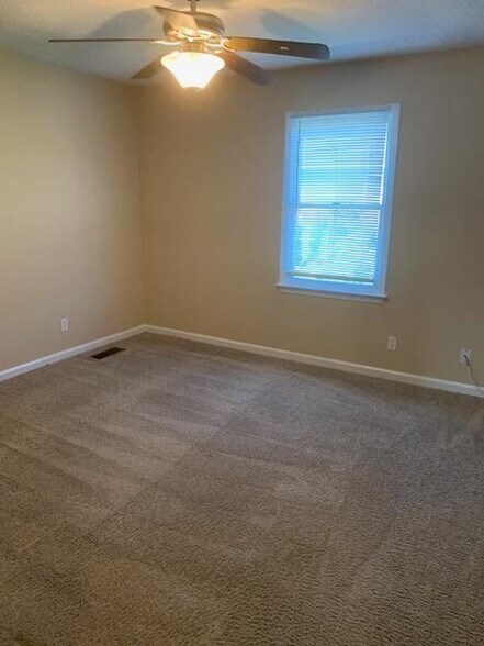Building Photo - 134 Oakmont Dr