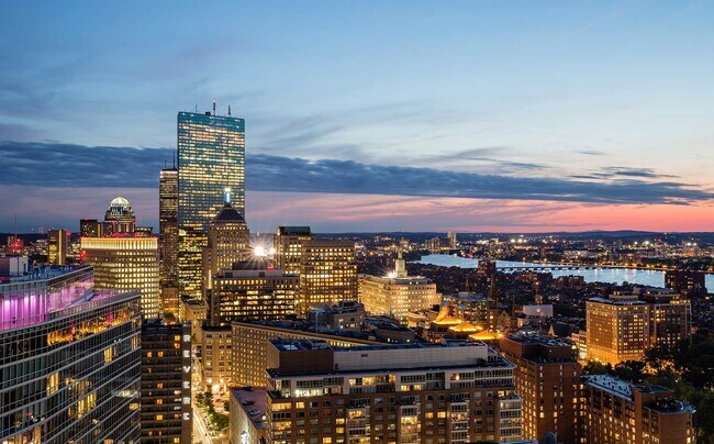 Building Photo - 45 Stuart St