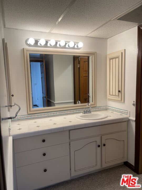 Building Photo - 906 N Doheny Dr