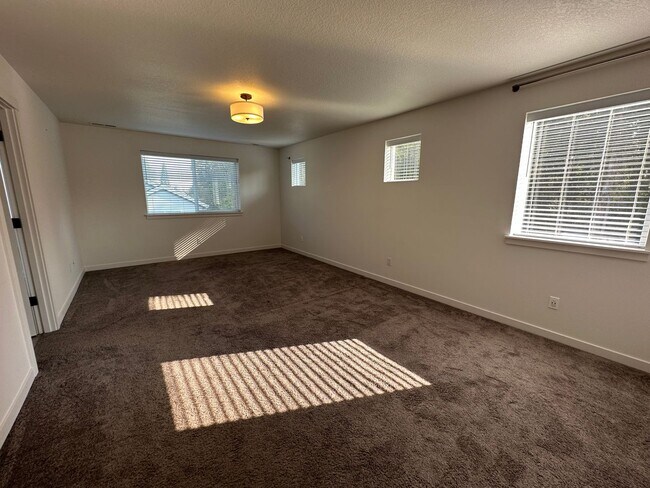 Building Photo - 968 SW 213th Ave