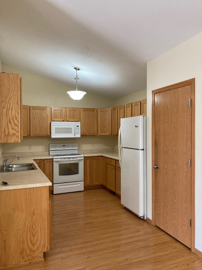 Building Photo - 3119 Clearwater Ridge Dr