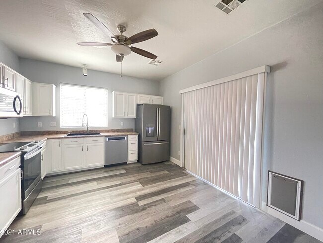 Building Photo - 4580 E Del Rio St