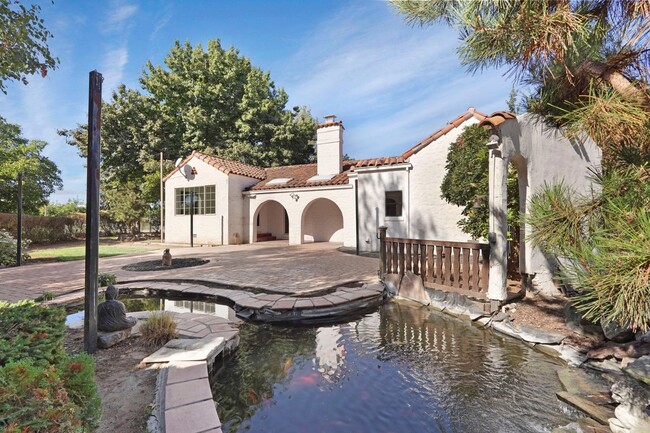 Building Photo - Beautiful Spanish Style home