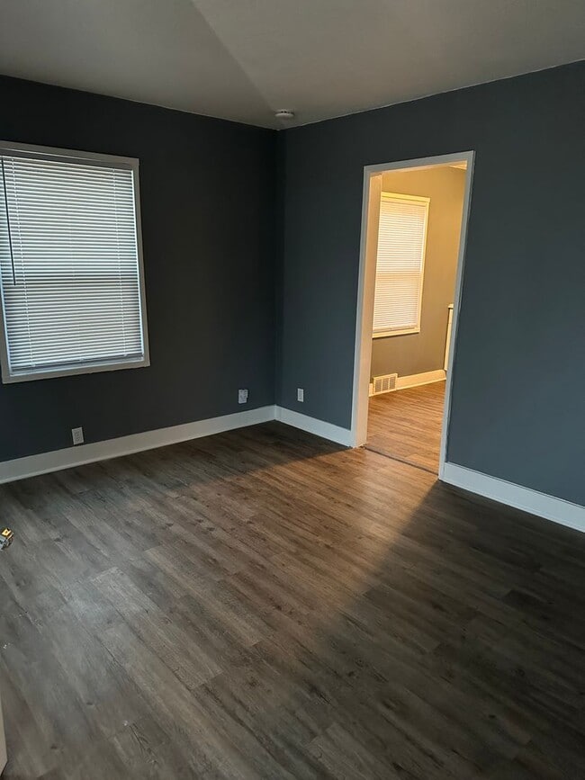 Building Photo - Cozy 2-Bedroom Duplex For Rent