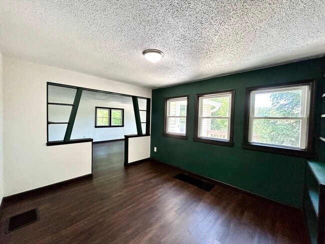 Building Photo - 8 Florissant Ave