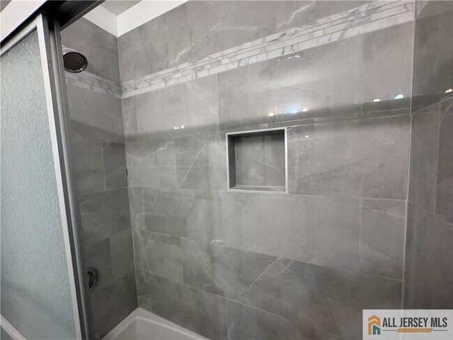 Building Photo - 33 Mercer St