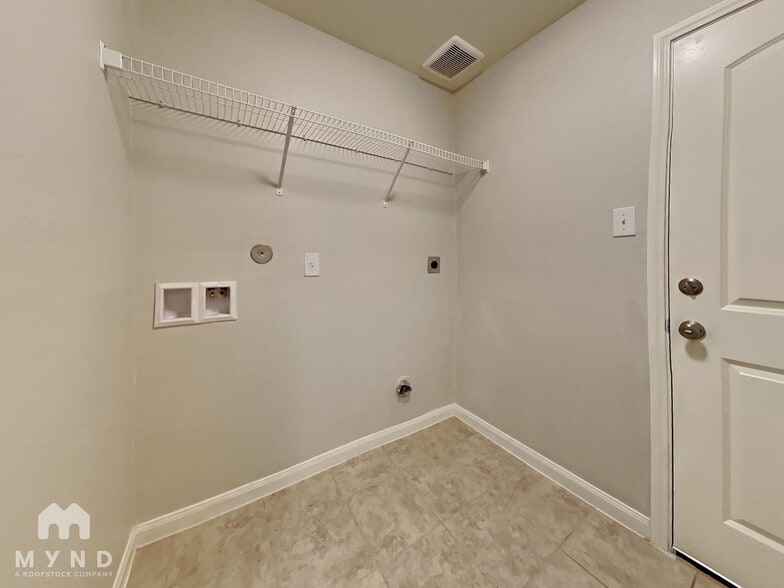 Building Photo - 5715 Rainbow Rd.