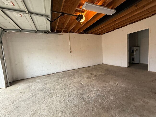 Building Photo - 270 Bailey St