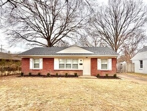 Building Photo - Now Leasing in Colonial Acres area, 3-bedroom 1 bath home.