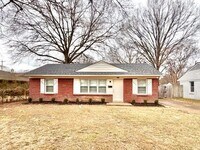 Building Photo - Now Leasing in Colonial Acres area, 3-bedroom 1 bath home.